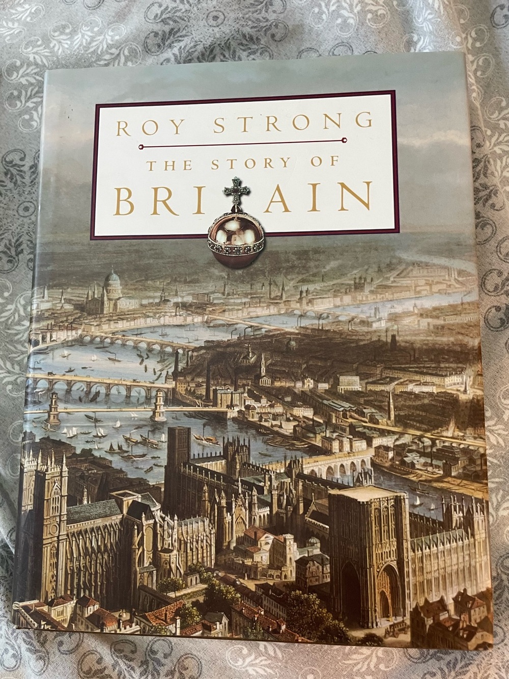 Roy Strong - The Story of Britain Hardcover Book (Beige, Brown)